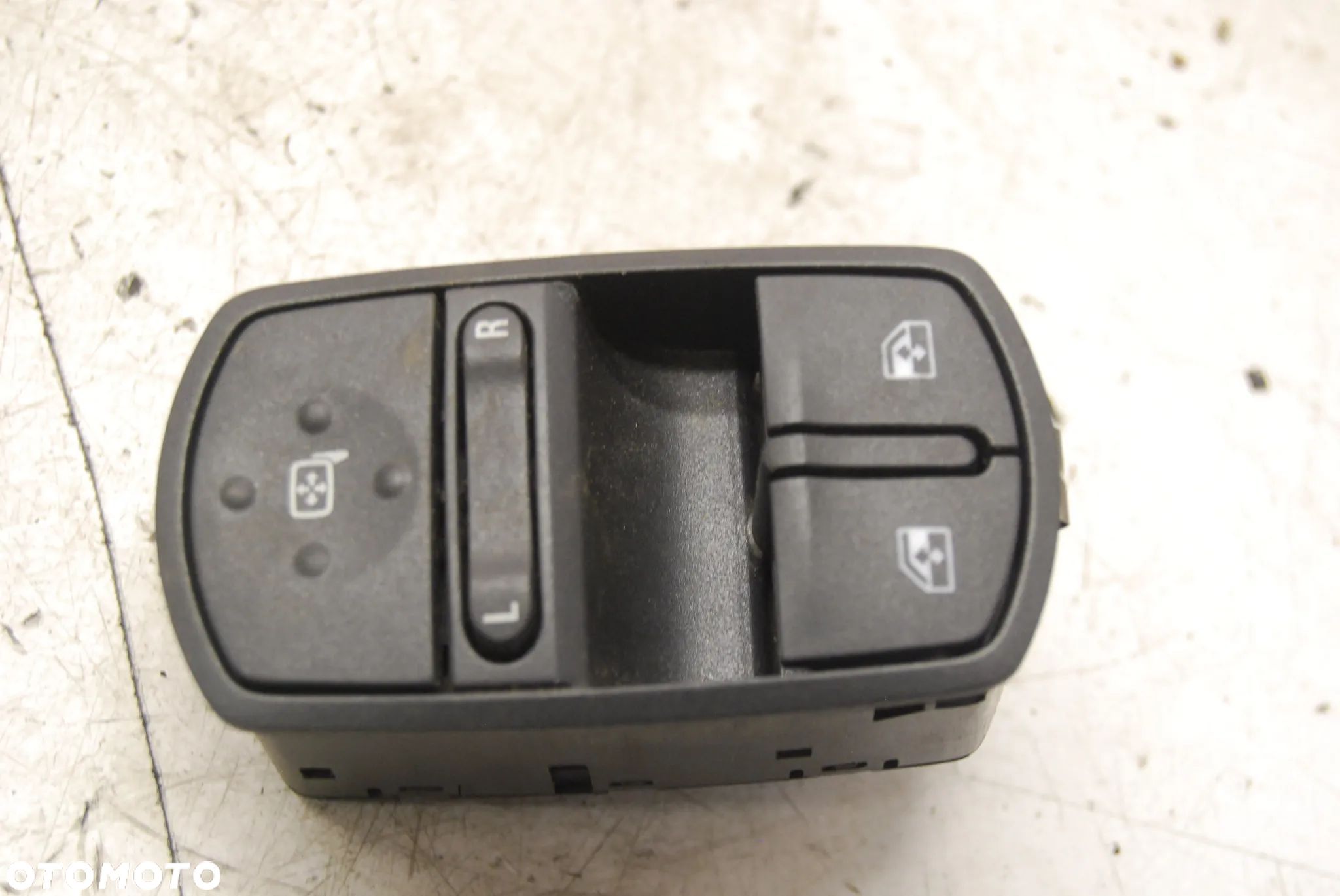 PRZEŁĄCZNIK PANEL STEROWANIA SZYB LUSTEREK 13258521AA OPEL CORSA D - 1