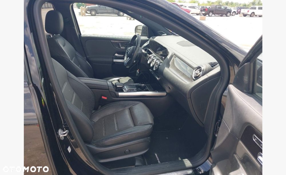 Mercedes-Benz GLA - 10