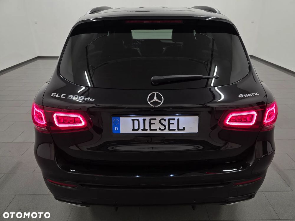 Mercedes-Benz GLC 300 de 4Matic 9G-TRONIC AMG Line Plus - 35