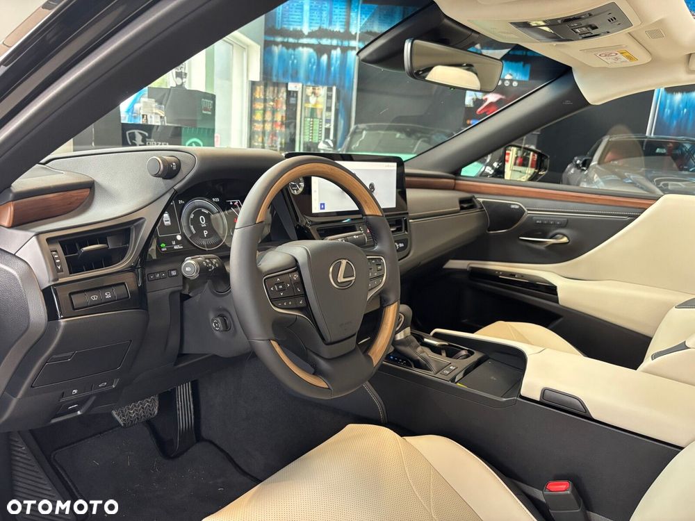 Lexus ES - 10