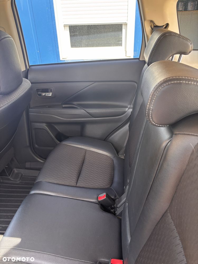 Mitsubishi Outlander - 8
