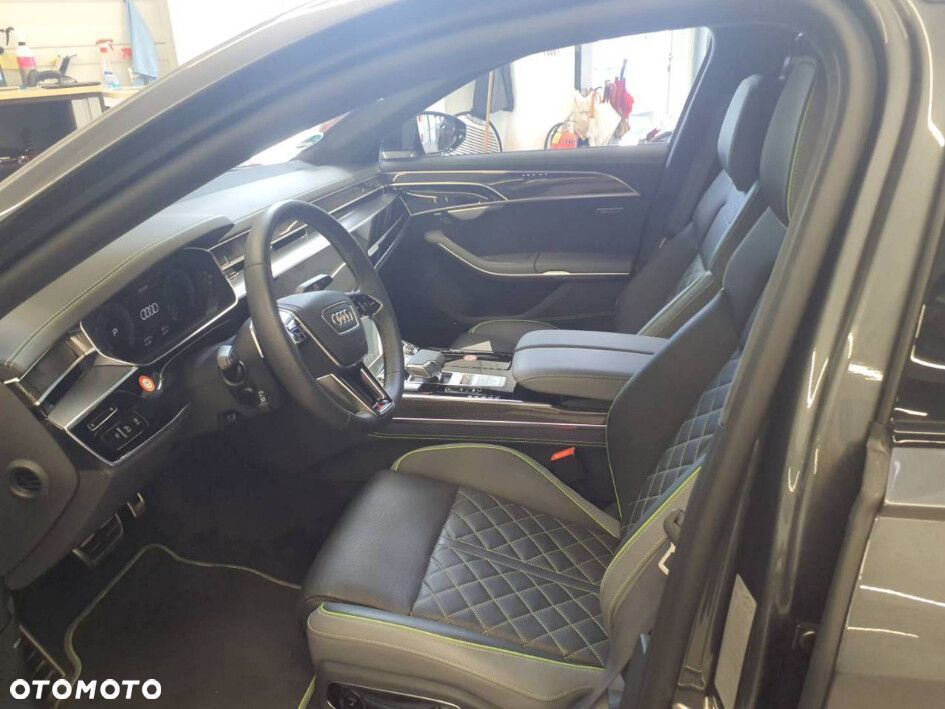 Audi A8 - 4