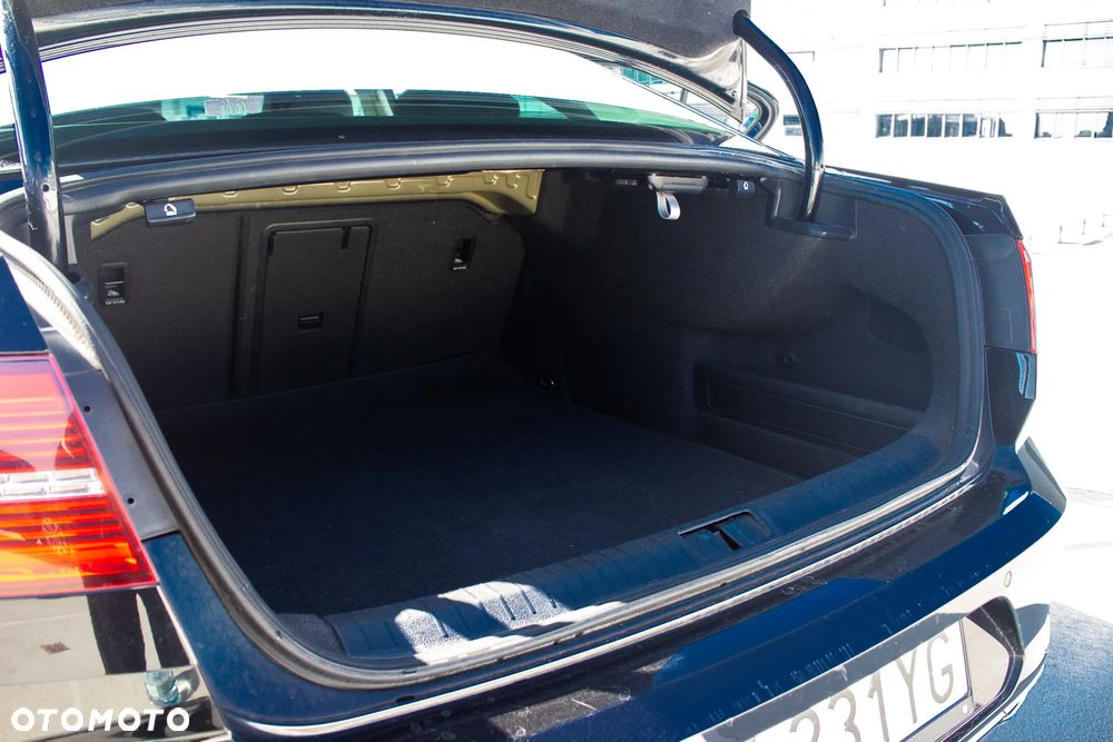 Volkswagen Passat - 16