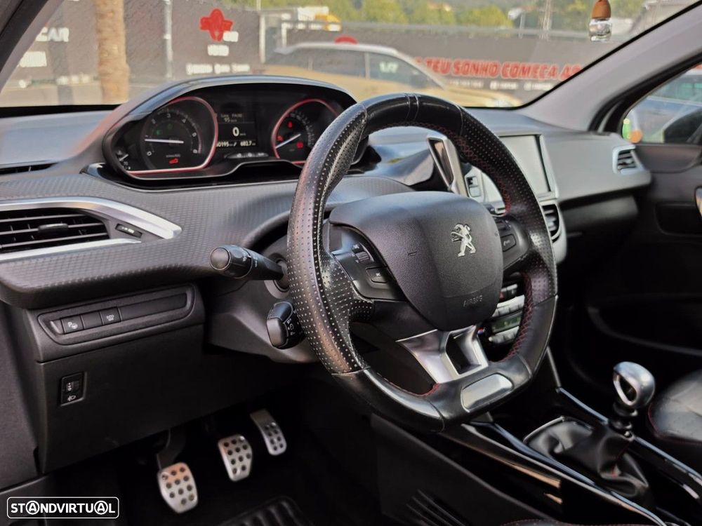 Peugeot 2008 1.6 BlueHDi GT Line - 33