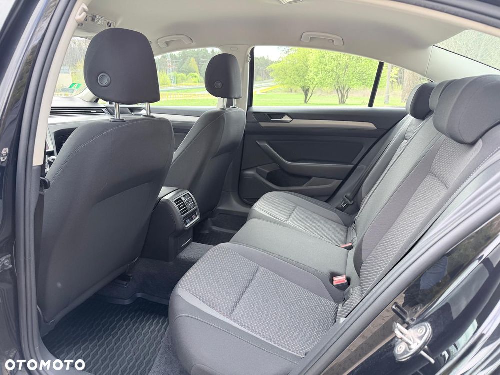 Volkswagen Passat - 9