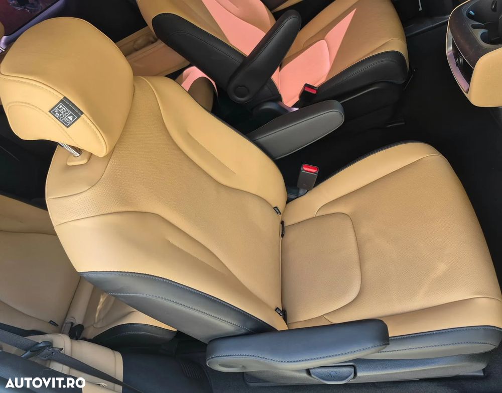 Kia Carnival - 30