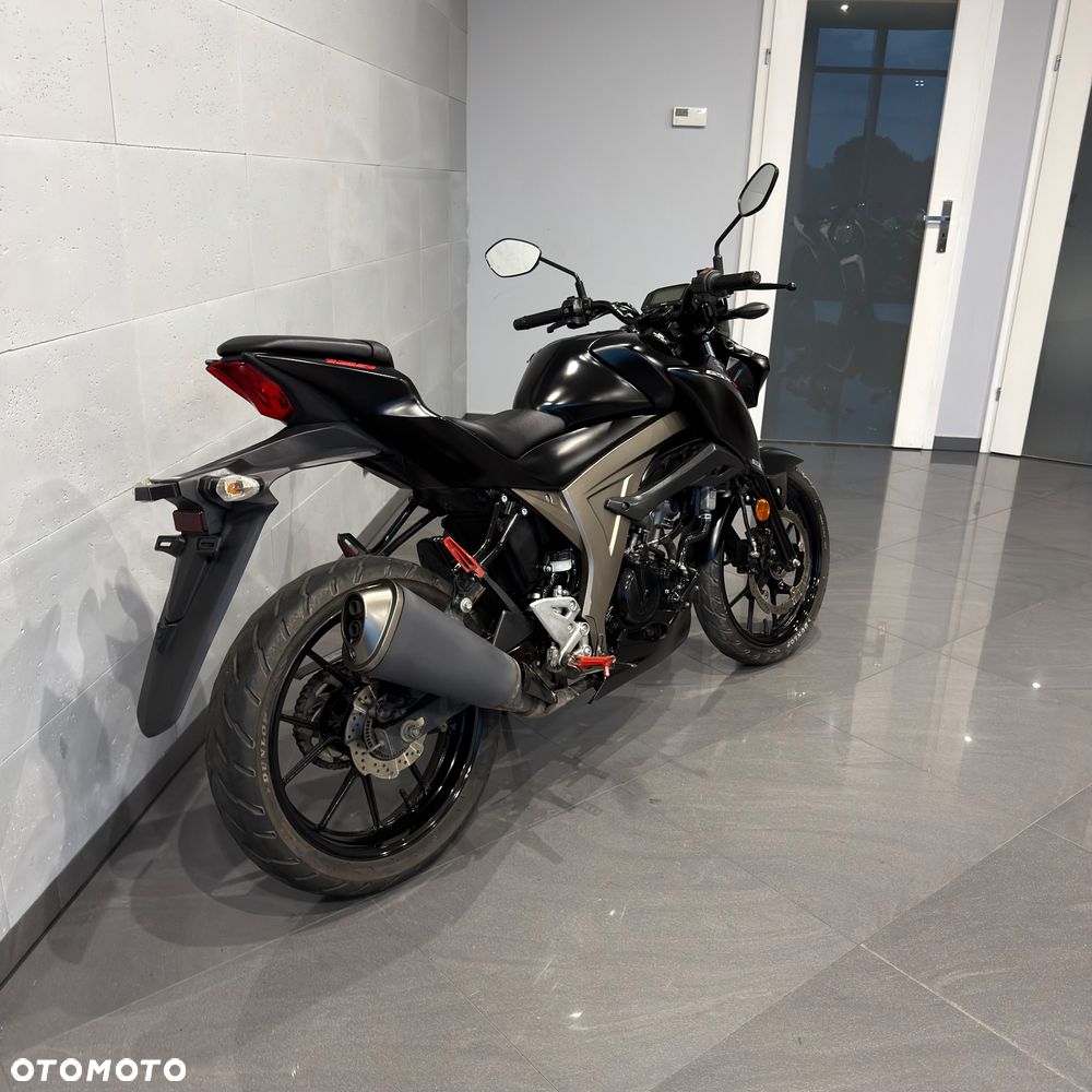 Suzuki GSX - 3