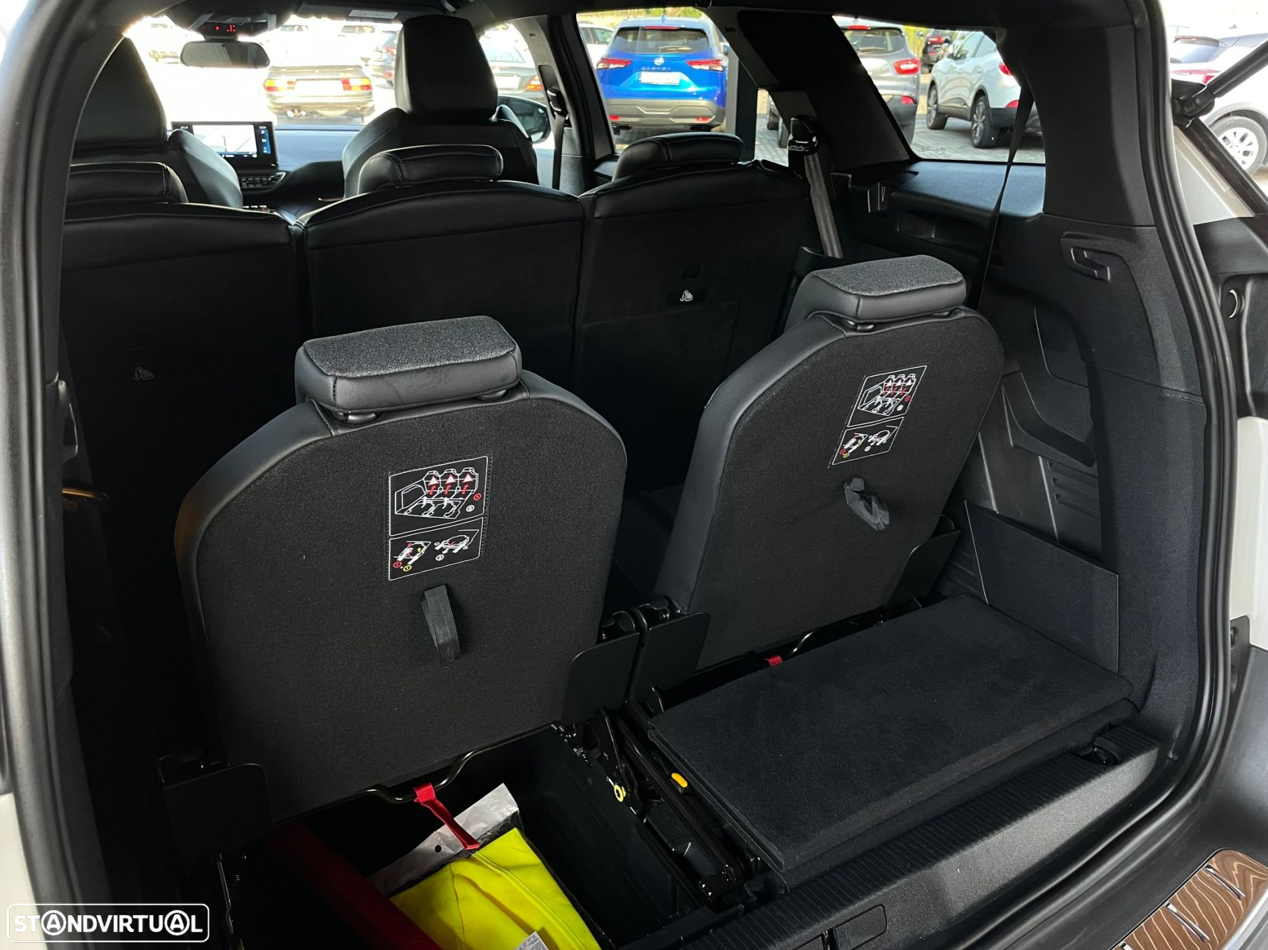 Peugeot 5008 1.2 PureTech Allure Pack EAT8 - 16