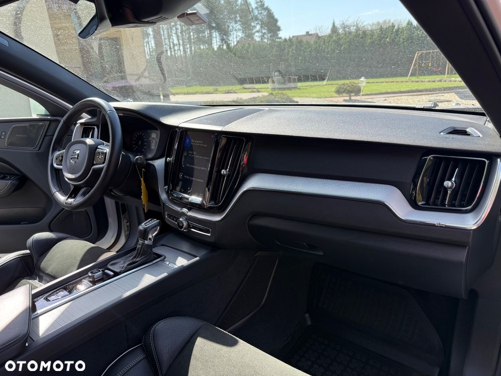 Volvo XC 60 D5 AWD R-Design - 4