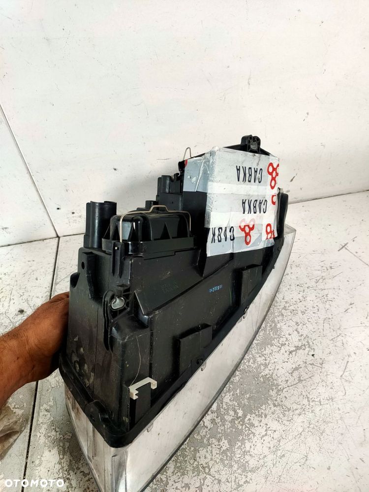 lampa przód prawa audi a4 b6 - 6