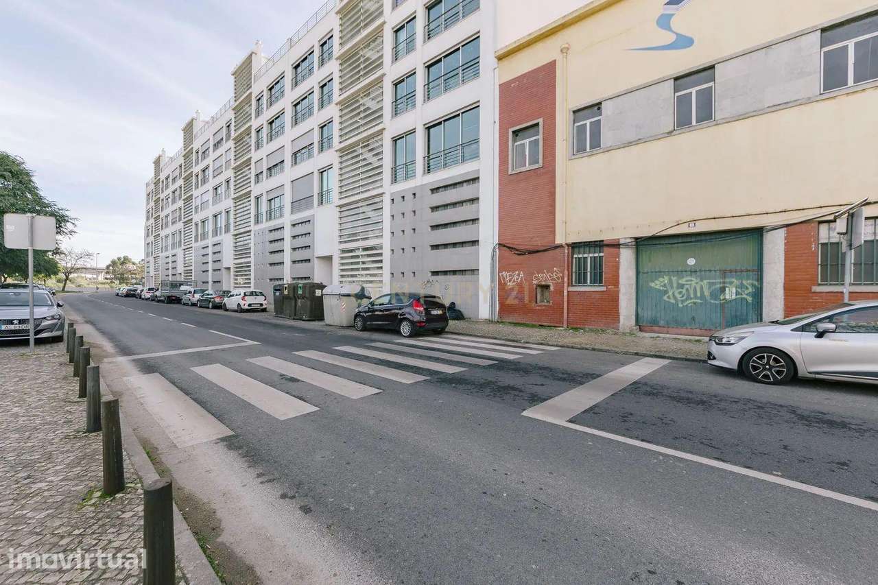 Sacavém – Armazém com Projeto Aprovado para Prédio Habitacional - Conf - Grande imagem: 4/18