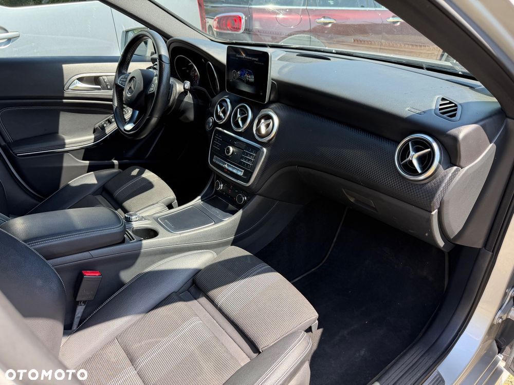 Mercedes-Benz Klasa A 200 7G-DCT Style - 37