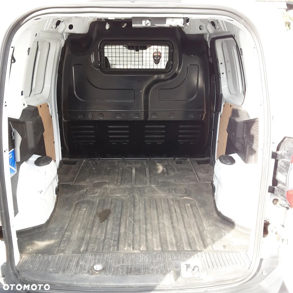 Ford Transit courier - 13