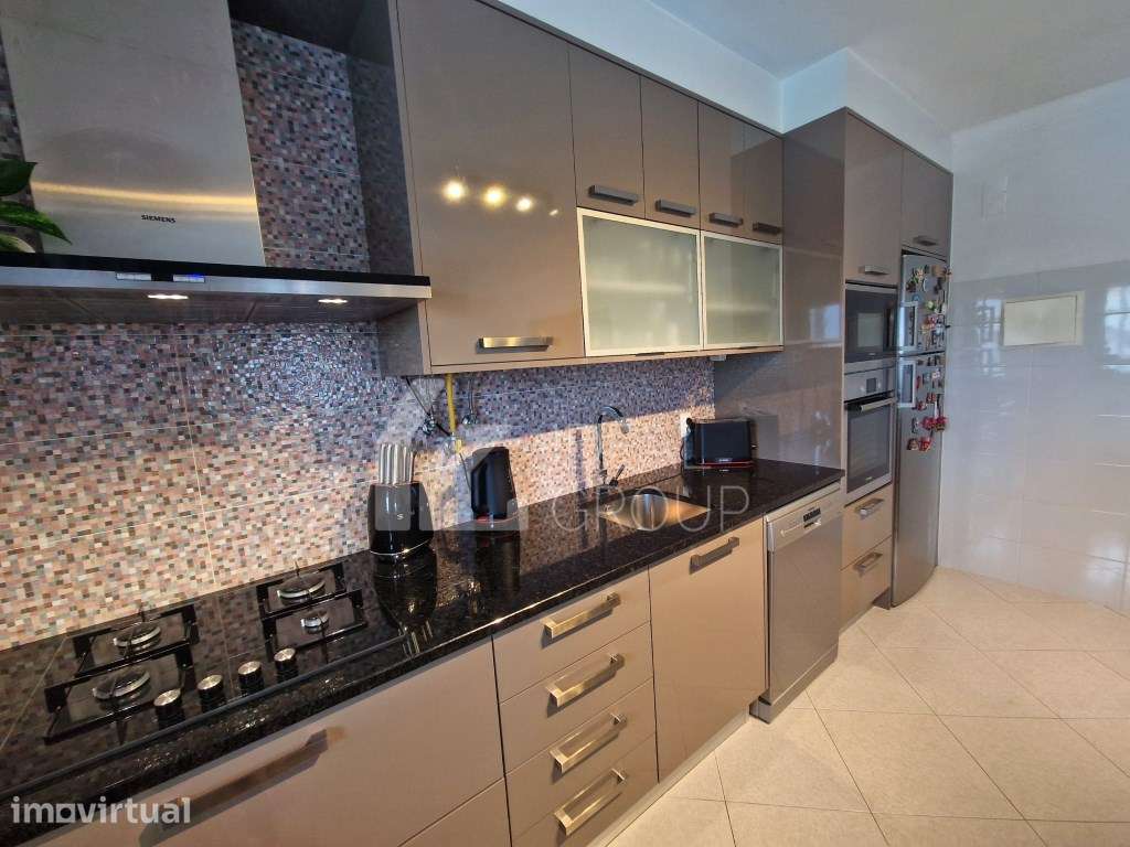 Moradia com Piscina em lote de 1.599 m² na Silveira - Grande imagem: 2/27