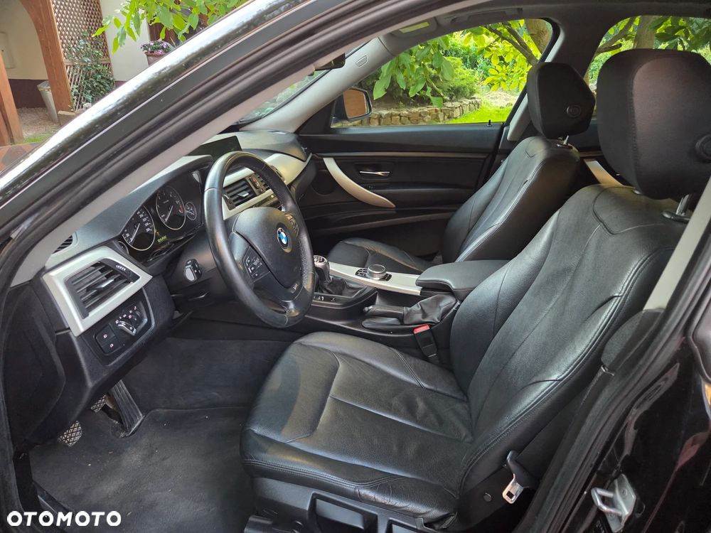 BMW Seria 3 320d Luxury Line - 13