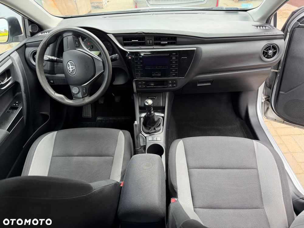 Toyota Auris 1.4 D-4D Active - 10