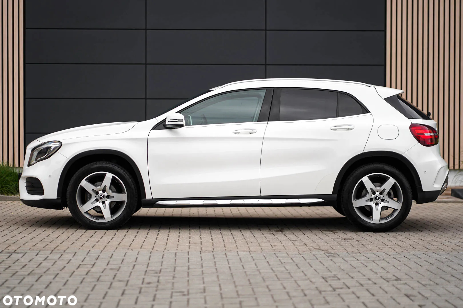 Mercedes-Benz GLA 200 7G-DCT AMG Line - 5