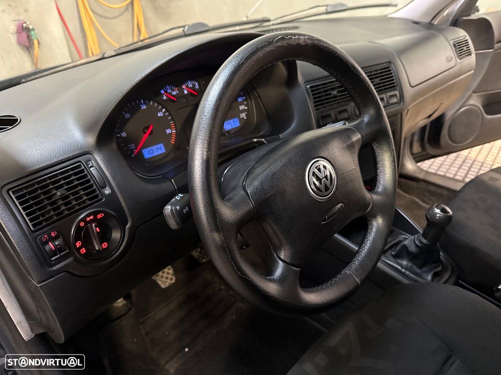 VW Golf 1.9 TDi 25 Anos - 11