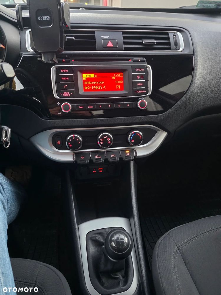 Kia Rio - 10
