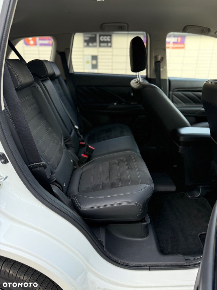 Mitsubishi Outlander PHEV Instyle NAVI + - 28