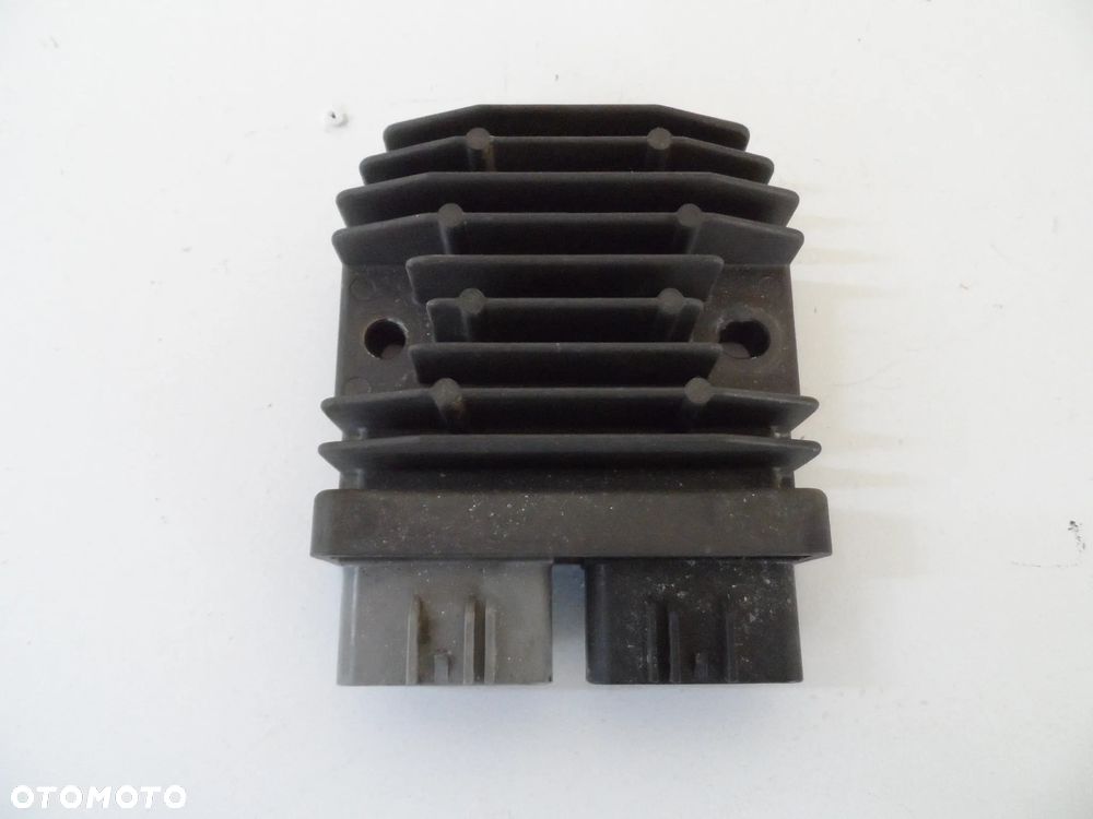 TRIUMPH BONNEVILLE T100 regulator napięcia - 2