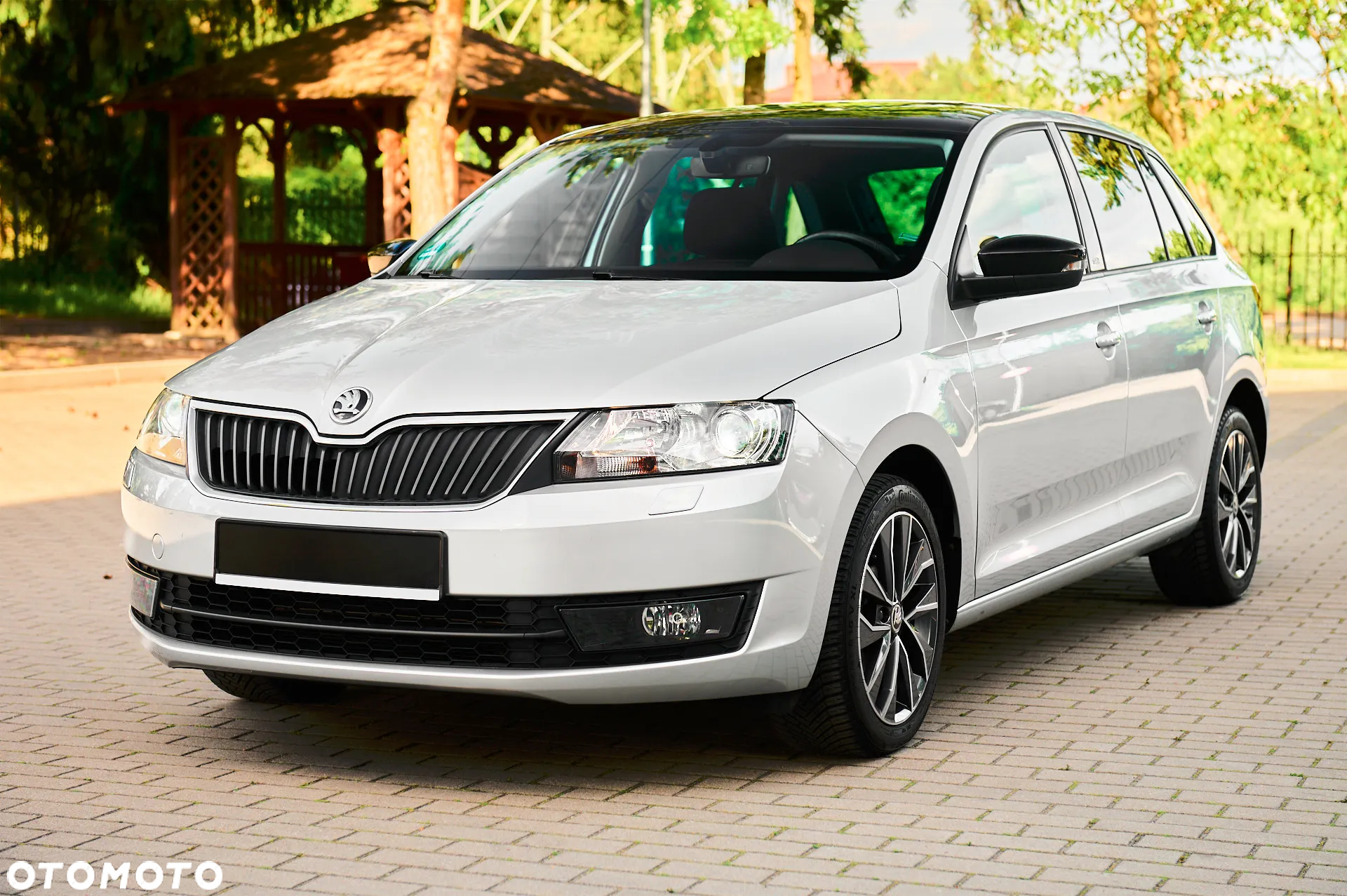 Skoda RAPID Spaceback 1.2 TSI (Green tec) Cool Edition Red & Grey - 8