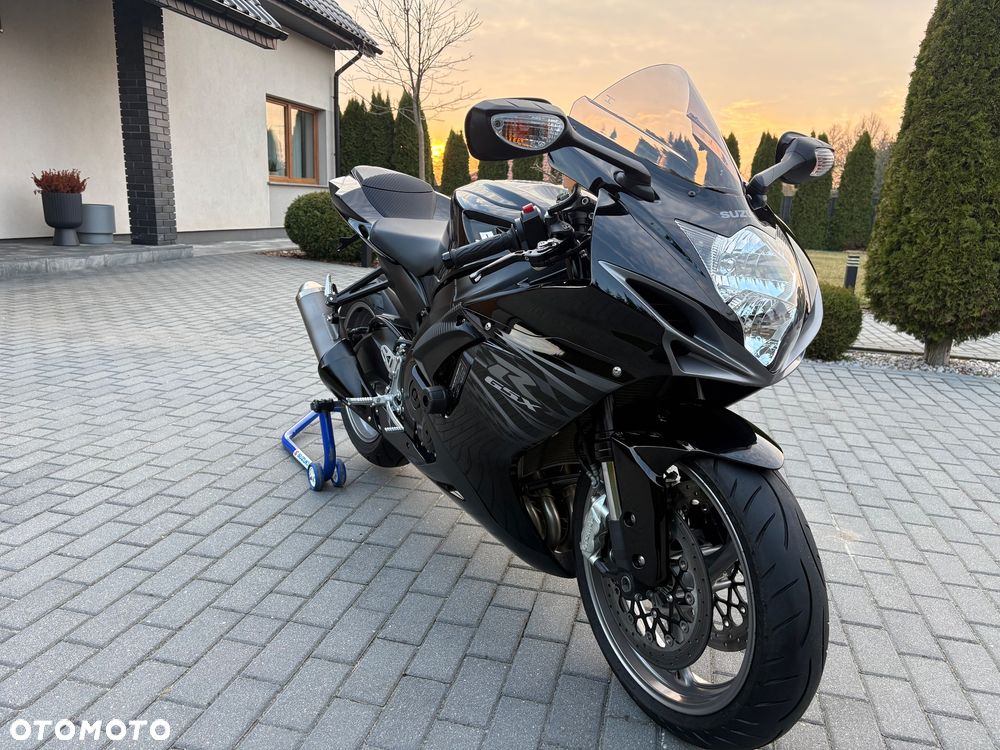 Suzuki GSX-R - 6