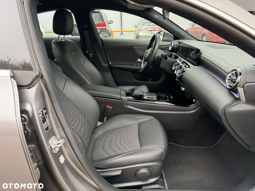 Mercedes-Benz CLA 180 7G-DCT Progressive - 19