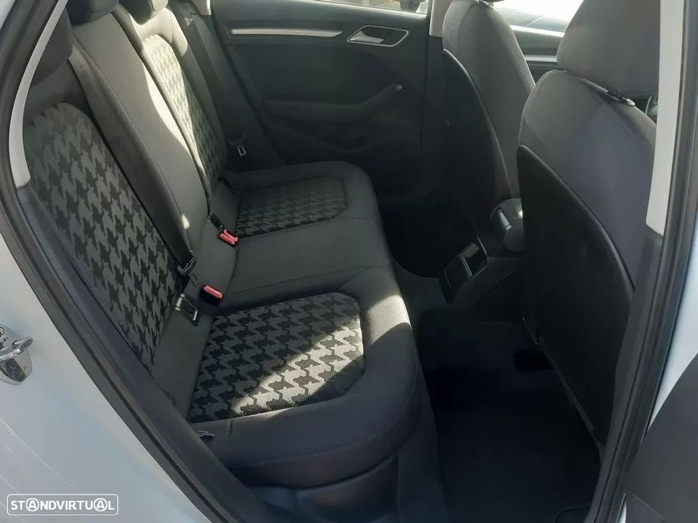 Audi A3 Sportback 1.6 TDI Advance Ultra - 18