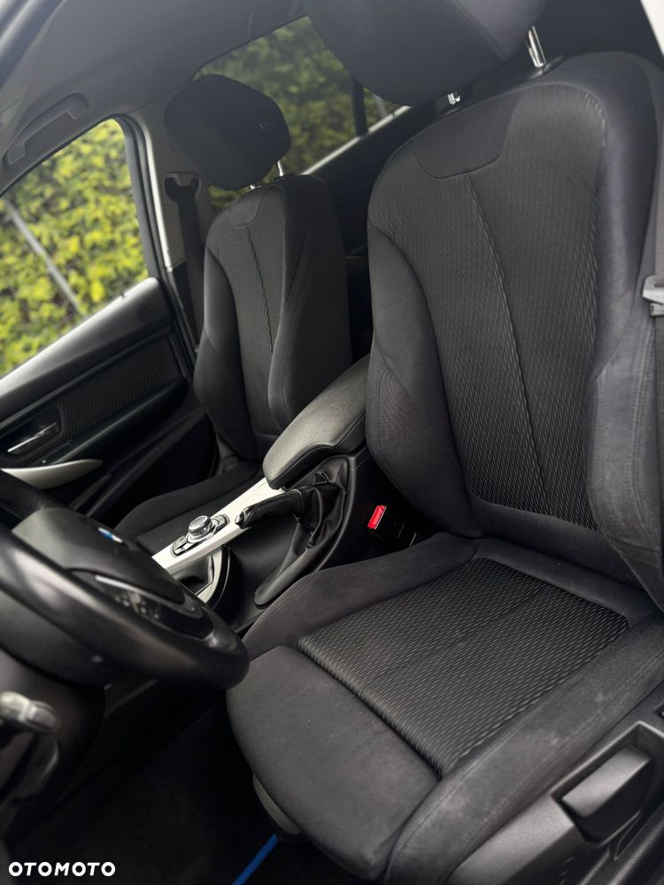 BMW Seria 3 318d DPF - 11