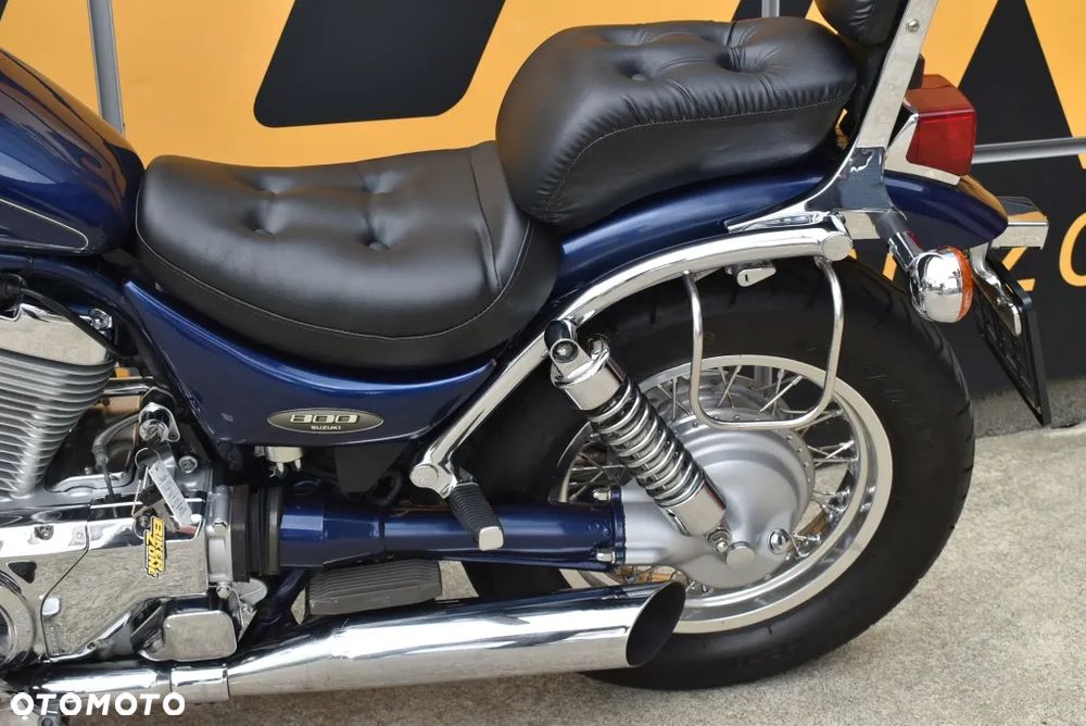 Suzuki Intruder - 11