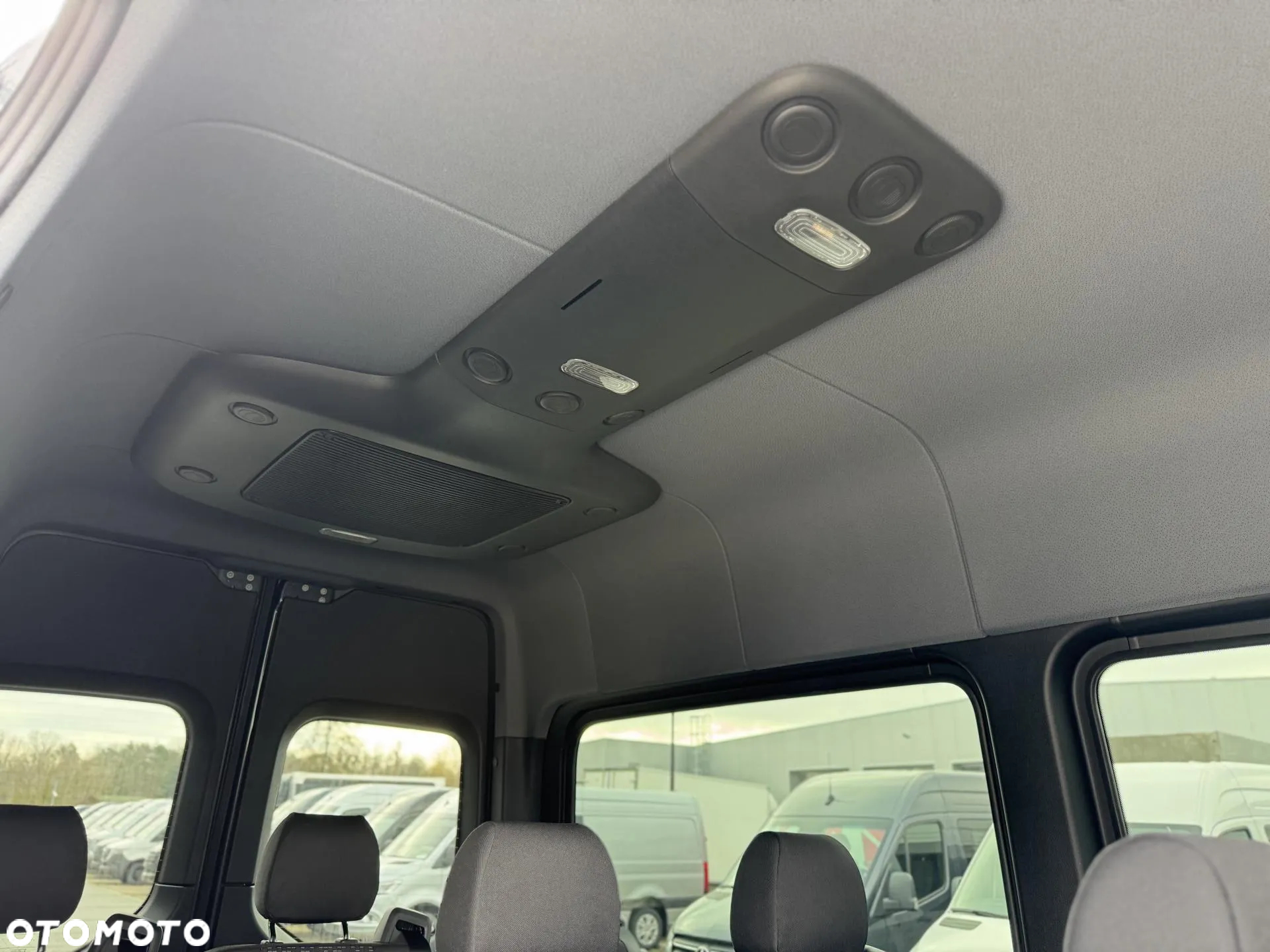 Mercedes-Benz Sprinter - 12
