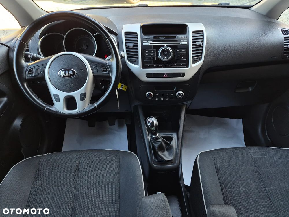 Kia Venga - 10