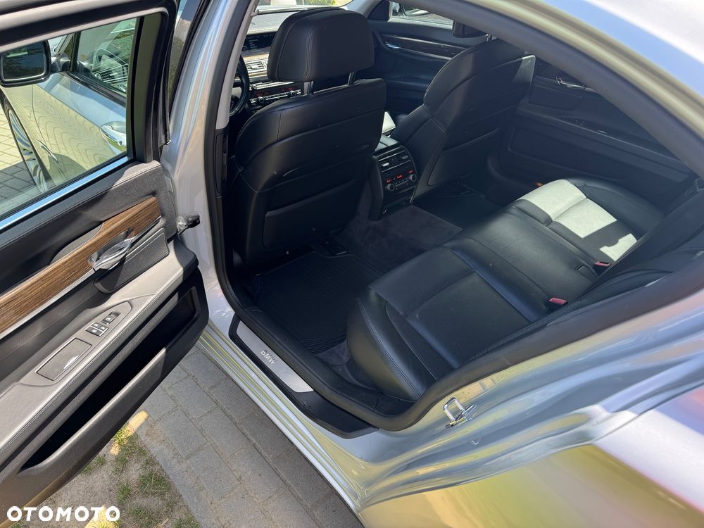 BMW Seria 7 750Li - 13