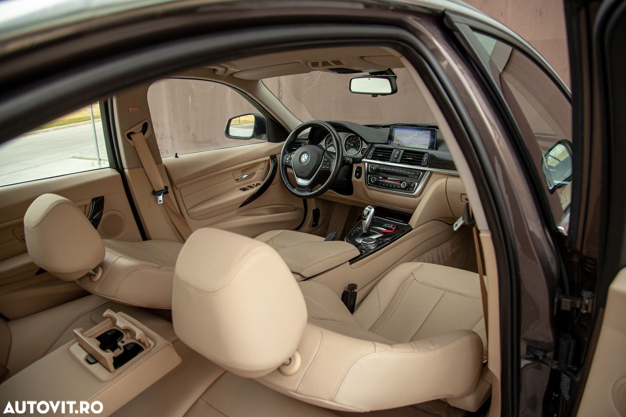 BMW Seria 3 320d Aut. Luxury Line - 17
