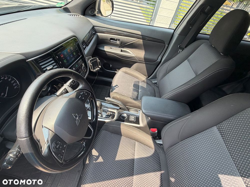 Mitsubishi Outlander 2.0 2WD CVT Diamant+ - 28