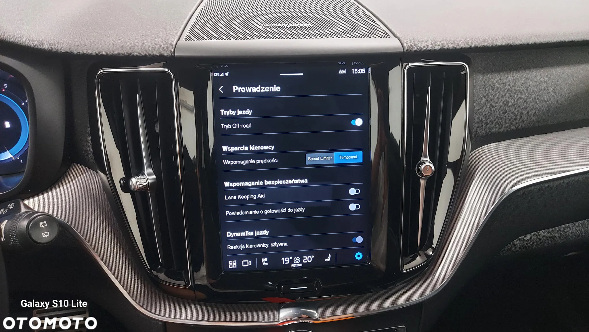 Volvo XC 60 B4 D Plus Dark - 25