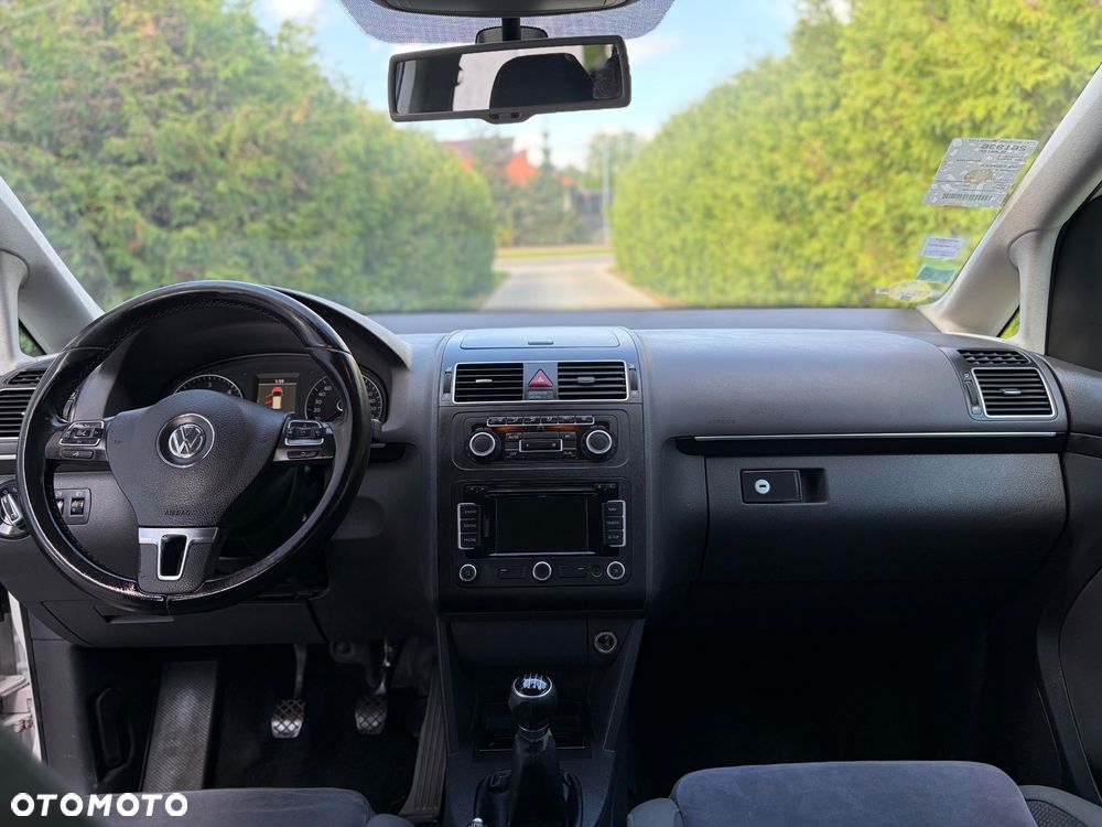Volkswagen Touran - 16