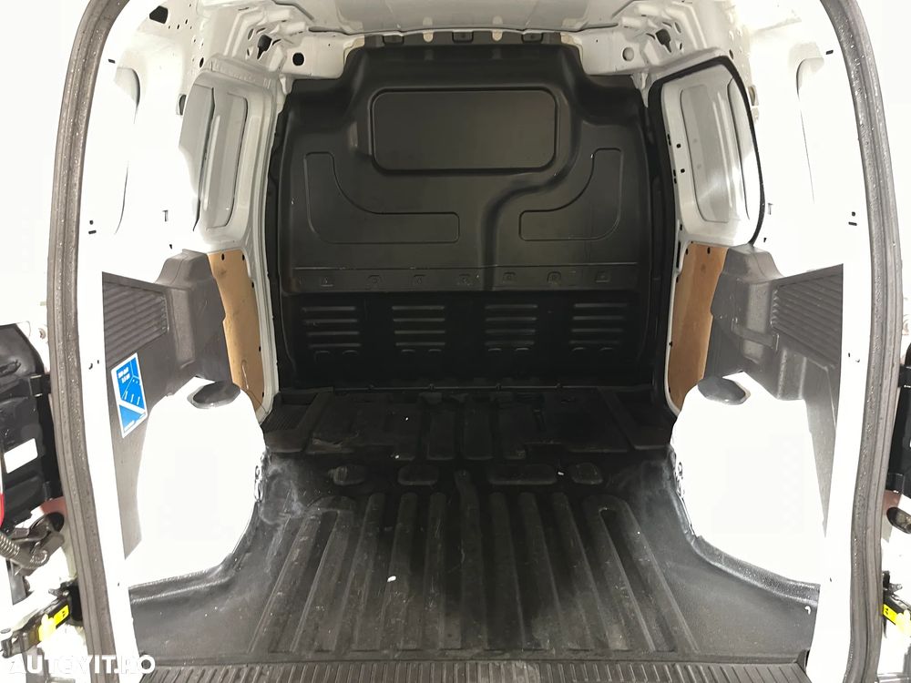 Ford Transit Courier - 8