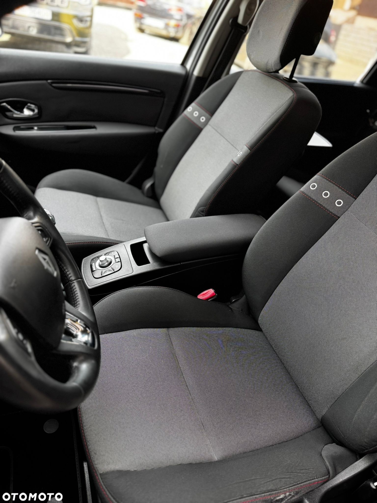 Renault Grand Scenic - 22