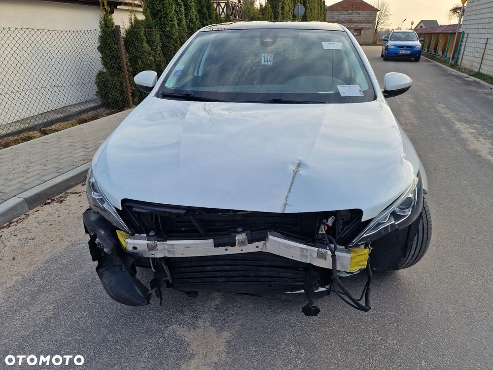 Peugeot 308 PureTech 130 GPF EAT8 Stop & Start Allure Business-Paket - 3