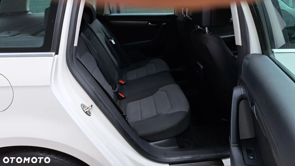 Volkswagen Passat 2.0 TDI BlueMotion Technology Exclusive - 25