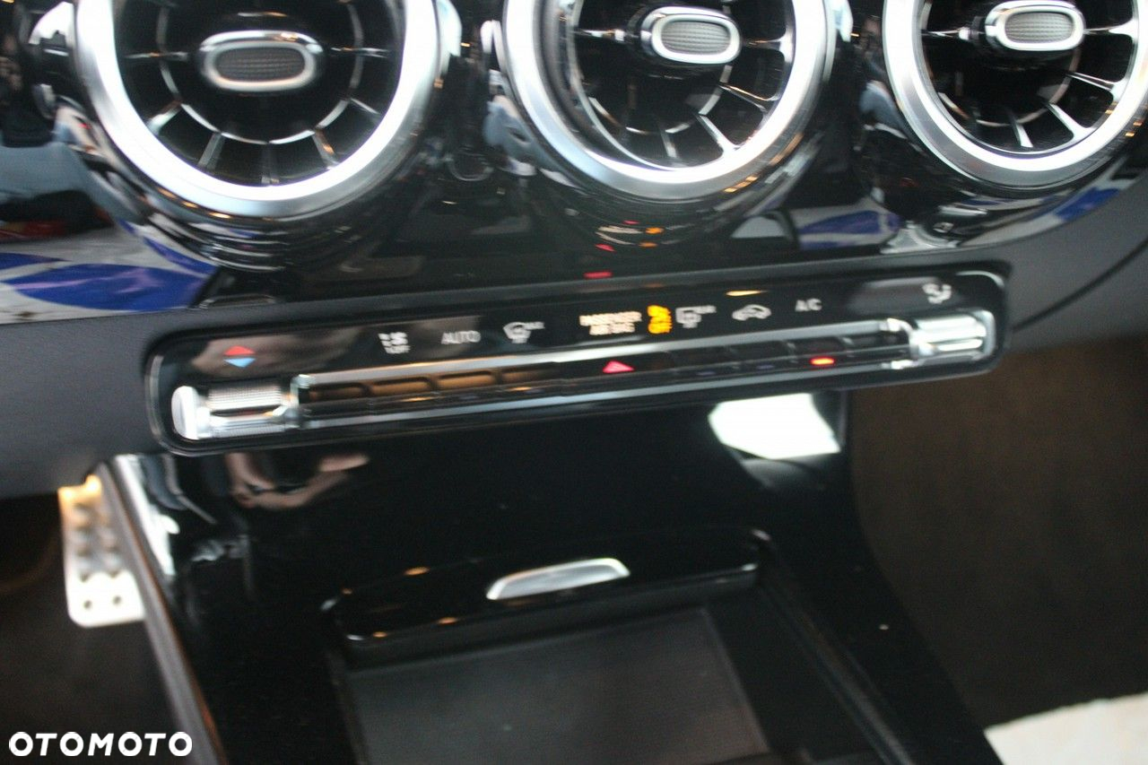 Mercedes-Benz CLA - 21