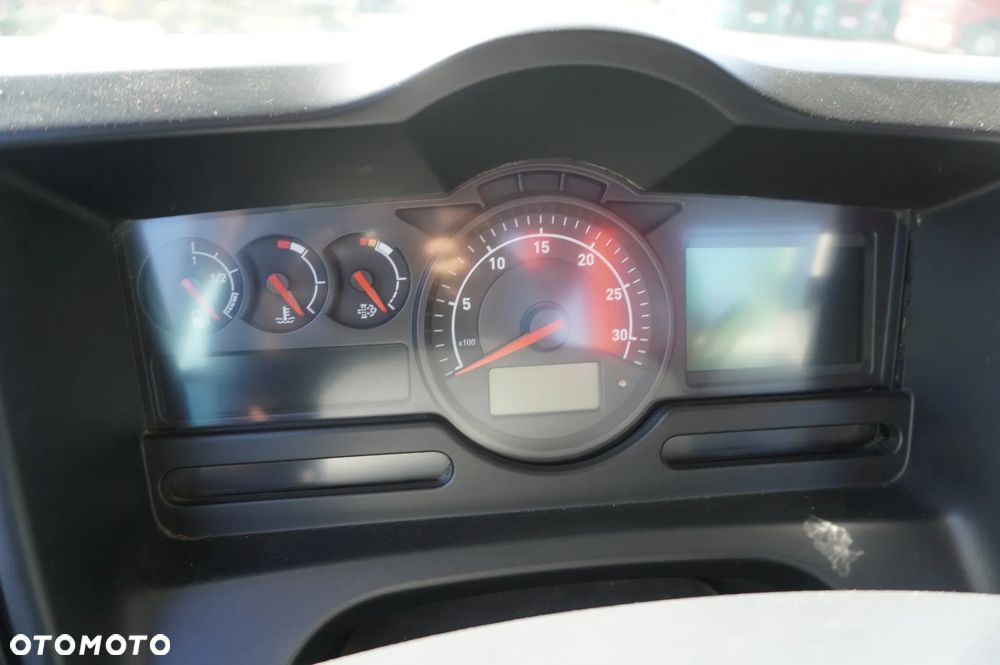 Renault C280 DTI 8 / HDS Fassi 5,6 t / Zasięg 8 m / Platforma 15 EPAL - 17