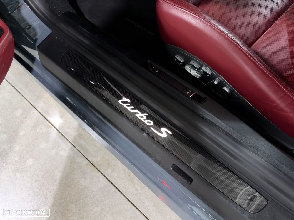Porsche 911 (991) Turbo S Cabriolet - 12