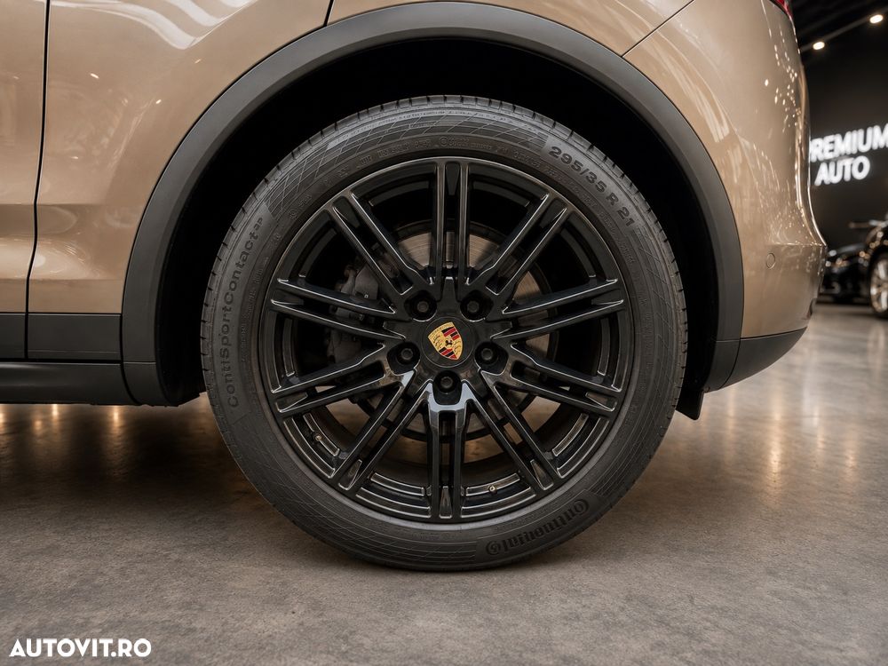 Porsche Cayenne - 10