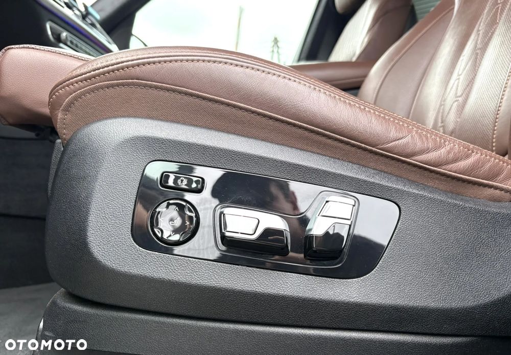 BMW X7 M50i sport - 11