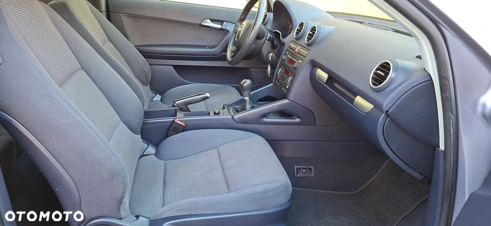 Audi A3 3-drzwiowe 1.6 Ambiente - 7