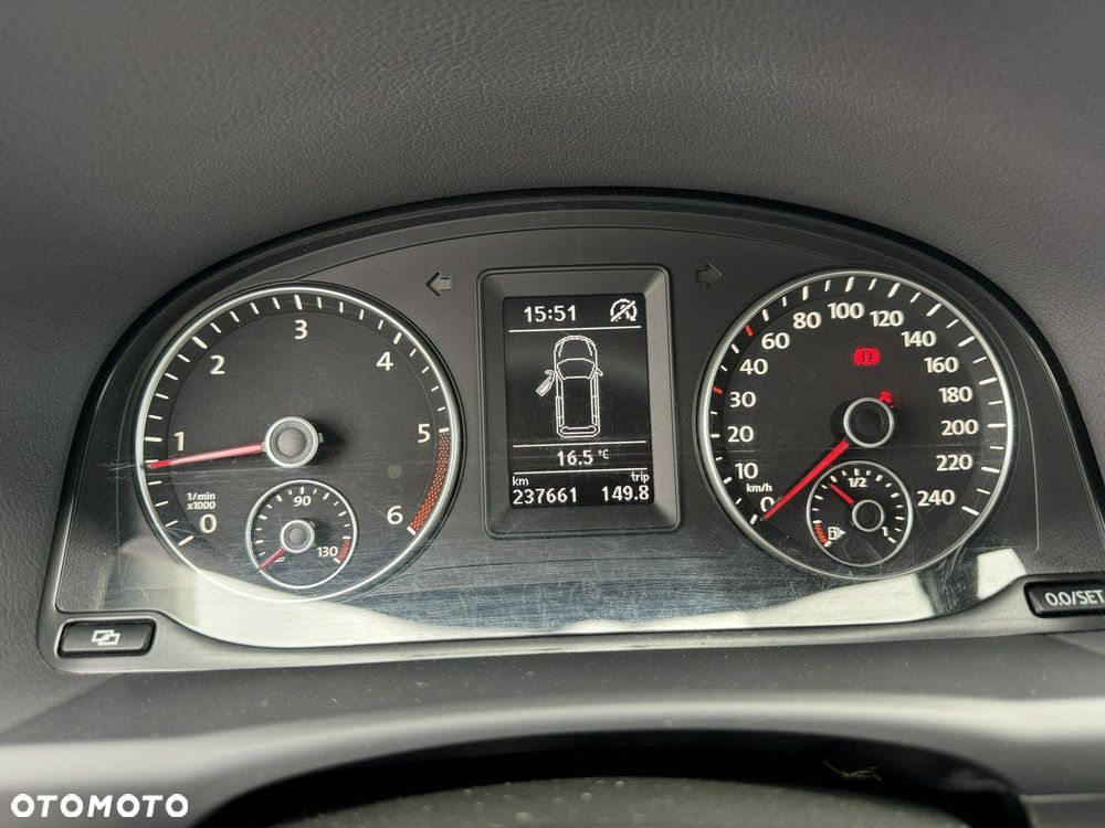 Volkswagen Touran - 27