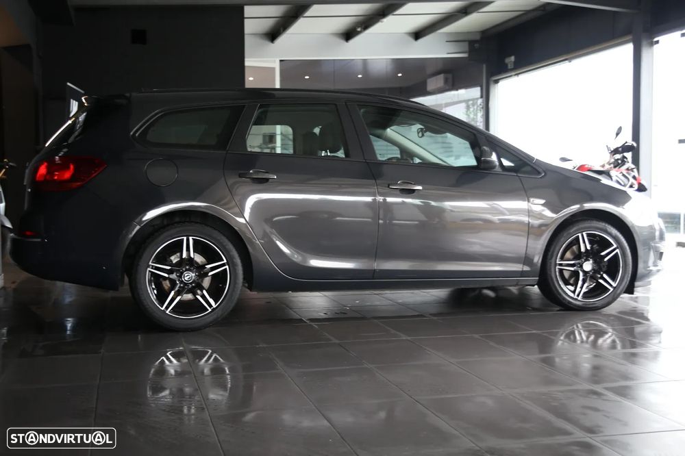 Opel Astra 1.7 CDTi Executive - 17